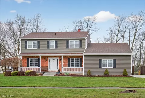 30 Chelmsford Dr, Aurora, OH 44202