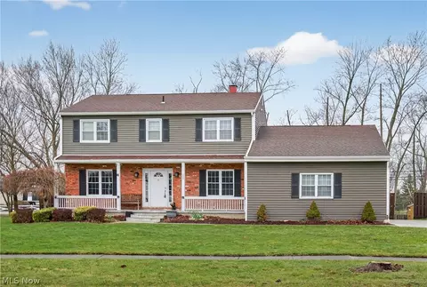 30 Chelmsford Dr, Aurora, OH 44202