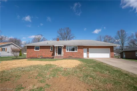 781 Leeman Dr, New Franklin, OH 44319