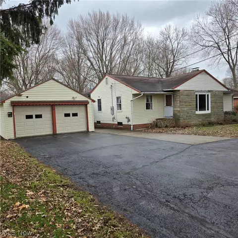38700 Johnnycake Ridge Rd, Willoughby, OH 44094
