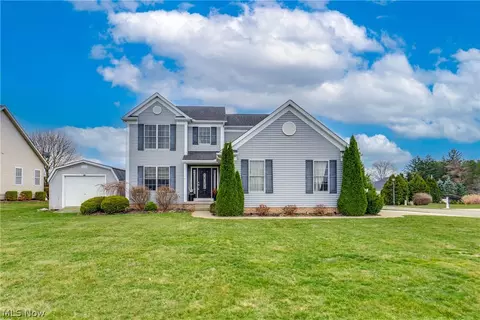 5452 Shadow Field Cir NE, Louisville, OH 44641