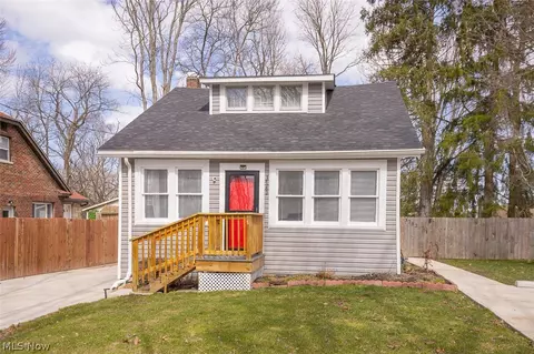 3782 Edgepark Dr, Akron, OH 44319