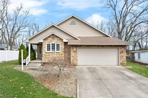 2813 N Bender Ave, Akron, OH 44319