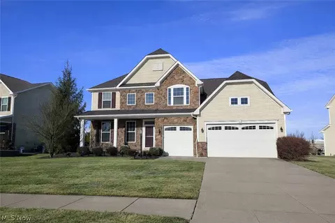 8028 Megan Meadow Dr, Hudson, OH 44236