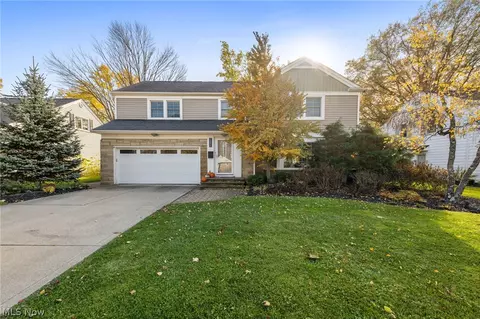 24000 Wimbledon Rd, Shaker Heights, OH 44122