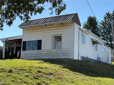 1020 Race St, Zanesville, OH 43701