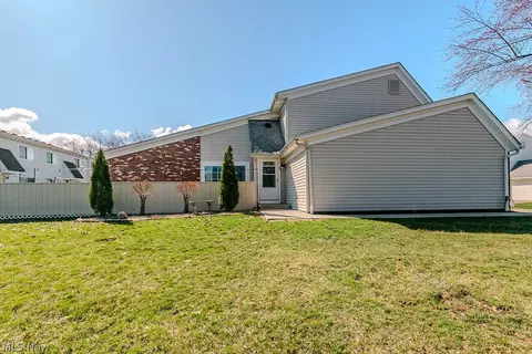 5485 Wildwood Ct #D, Willoughby, OH 44094