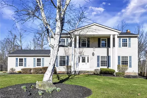 7916 Oakridge Dr, Mentor, OH 44060