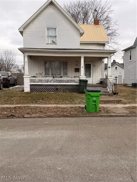 912 Orchard St, Coshocton, OH 43812