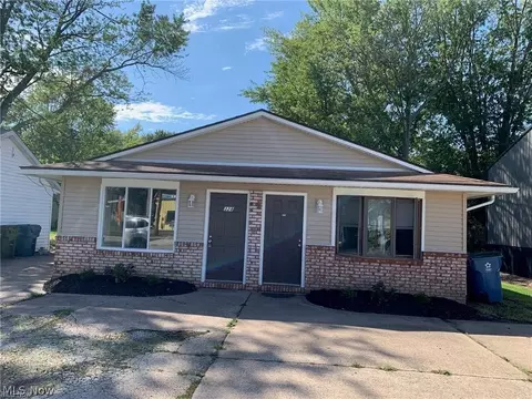 326328 Abbe Rd, Sheffield Lake, OH 44054