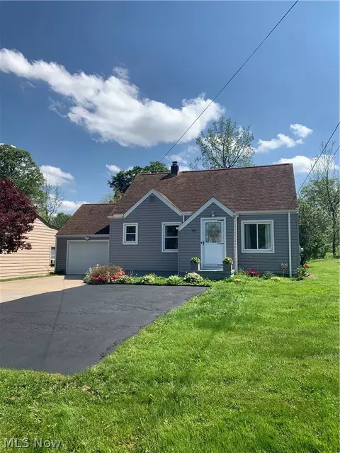 60 Renee Dr, Struthers, OH 44471