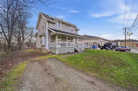 82 Dellenberger Ave, Akron, OH 44312