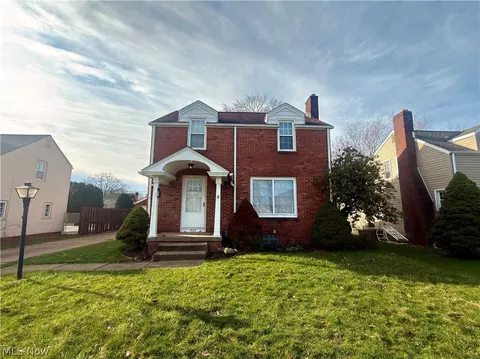 922 Milford St NE, Canton, OH 44714