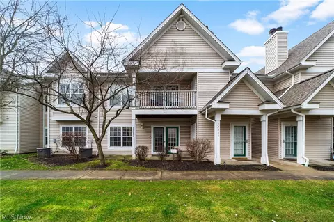 22624 Lenox Dr #712, Fairview Park, OH 44126