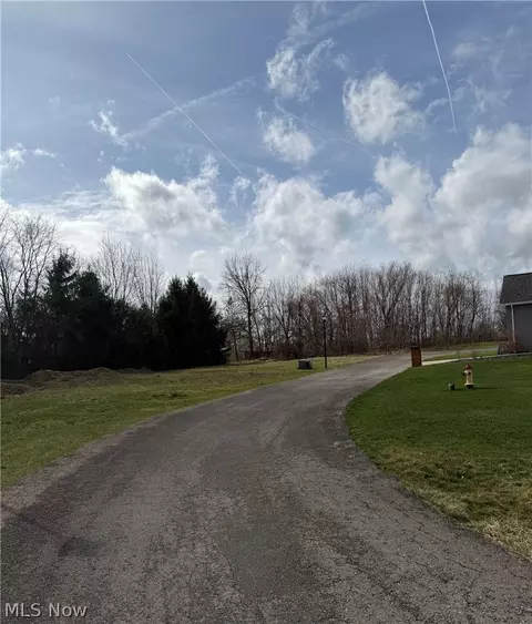 Anna Circle, Struthers, OH 44471