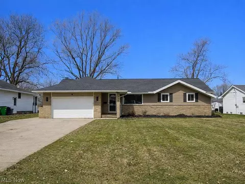 848 Stanwell Dr, Highland Heights, OH 44143