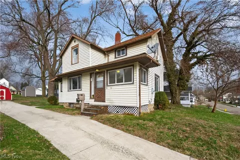 30 22nd St NW, Barberton, OH 44203