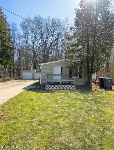 234 Oakwood St, Elyria, OH 44035