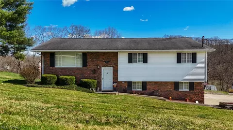 234 Woodlawn Ave, Belpre, OH 45714
