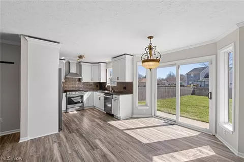 1267 Bell Ct, Elyria, OH 44035 photo 6