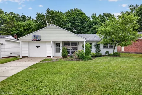 1169 Ranchland Dr, Mayfield Heights, OH 44124