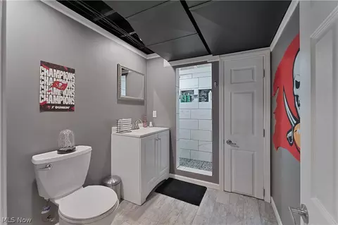 Bath - 1338 Valley View Dr, Boardman, OH 44512 photo 4 of 4