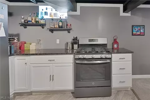 Kitchen - 1338 Valley View Dr, Boardman, OH 44512 photo 5 of 7
