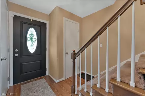 Entry Way - 1338 Valley View Dr, Boardman, OH 44512 photo 1 of 3
