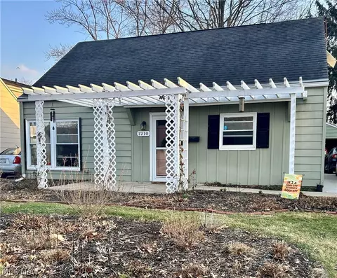 1210 Myrtle Ave, Cuyahoga Falls, OH 44221