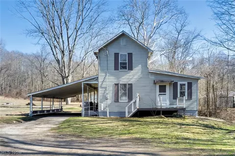 10200 N River Rd, Dresden, OH 43821