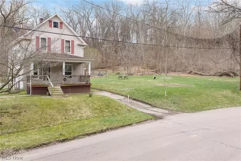 462 Hickory St, Akron, OH 44303