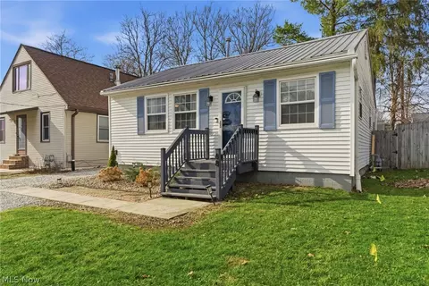 68 Willowwood Dr, Chippewa Lake, OH 44215