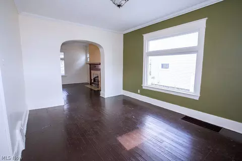 Living - 24 Sexton St, Struthers, OH 44471 photo 6 of 6