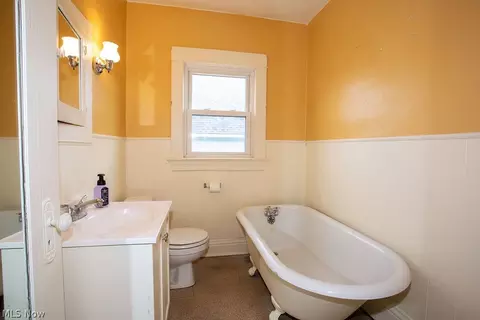 Bath - 24 Sexton St, Struthers, OH 44471 photo 1 of 2