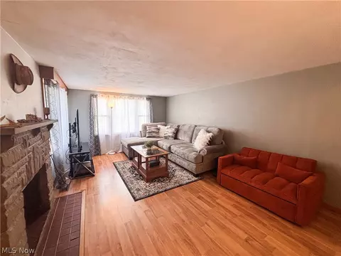Living - 724 E Main St, Barnesville, OH 43713 photo 2 of 3