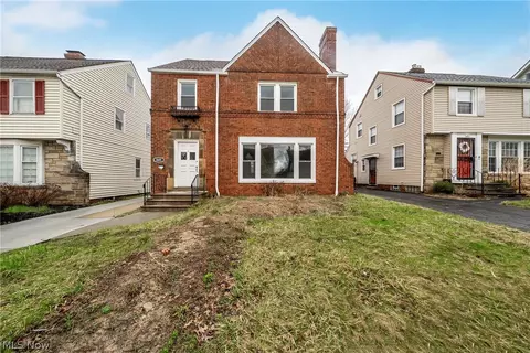 3601 Tullamore Rd, University Heights, OH 44118