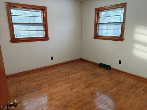 Bedroom - 5611 Poplar Ave, Ashtabula, OH 44004 photo 2 of 7