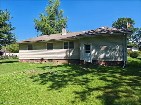 Exterior - 5611 Poplar Ave, Ashtabula, OH 44004 photo 2 of 6