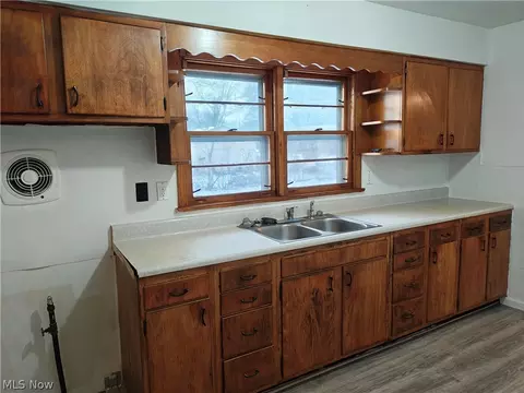 Kitchen - 5611 Poplar Ave, Ashtabula, OH 44004 photo 1 of 2