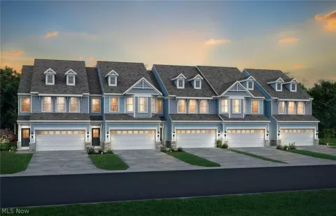 950 Memory Ln # -2, Aurora, OH 44202