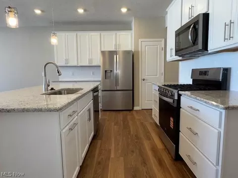 Kitchen - 950 Memory Ln # -2, Aurora, OH 44202 photo 2 of 3