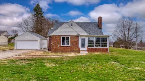 333 17th St NW, Barberton, OH 44203