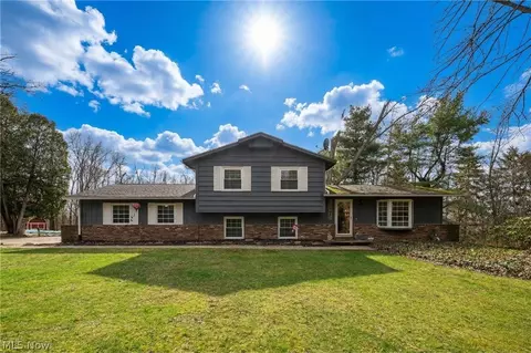 1420 Trails End Dr, New Franklin, OH 44216