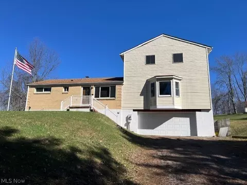 101 Westlake Ln, New Cumberland, WV 26047