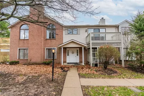 144 Holl Rd NE #B, North Canton, OH 44720