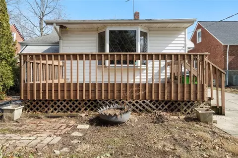 Exterior - 344 E 246th St, Euclid, OH 44123 photo 4 of 6