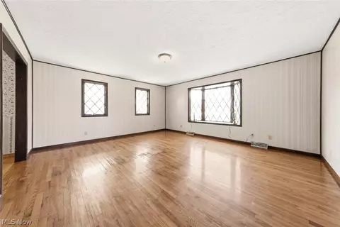 Living - 344 E 246th St, Euclid, OH 44123 photo 4 of 7