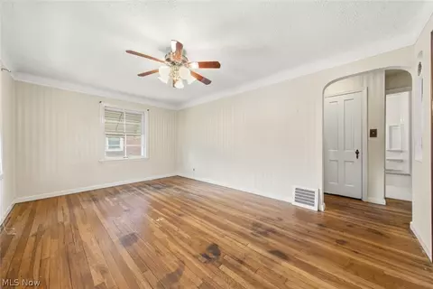 Living - 344 E 246th St, Euclid, OH 44123 photo 2 of 7