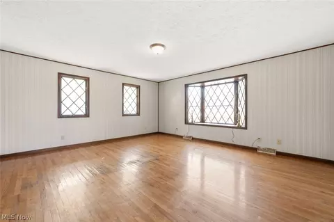 Living - 344 E 246th St, Euclid, OH 44123 photo 5 of 7