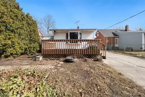 Exterior - 344 E 246th St, Euclid, OH 44123 photo 5 of 6